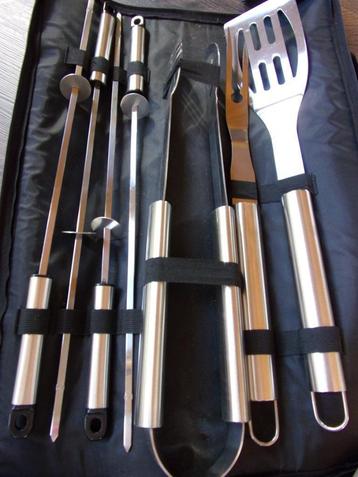 BBQ SET IN LUXE OPBERGTAS 8 DLG NIEUW/VADERDAG LUXE BBQ SET  beschikbaar voor biedingen