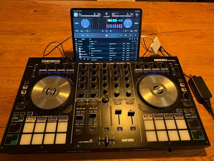 Reloop mixon 4 DJ Controller, Muziek en Instrumenten, Dj-sets en Draaitafels, Gebruikt, Dj-set, Reloop, Ophalen of Verzenden