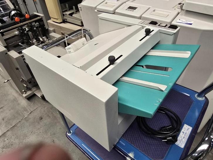 Vouw-hechtmachine bookletmaker Folnak M2, Hobby en Vrije tijd, Overige Hobby en Vrije tijd, Nieuw, Ophalen