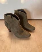 Kaki suede enkellaarsjes omoda, 39, Omoda, Lage of Enkellaarzen, Ophalen of Verzenden, Zo goed als nieuw