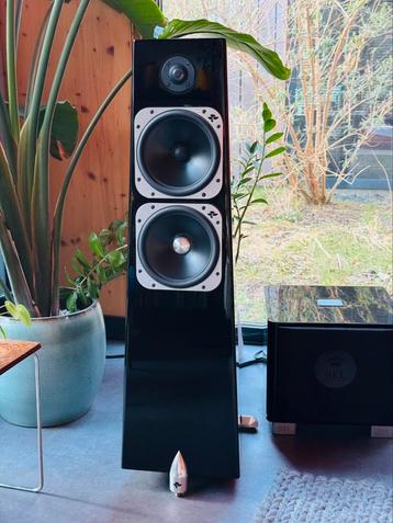 Totem Element Earth vloerstaande speakers beschikbaar voor biedingen