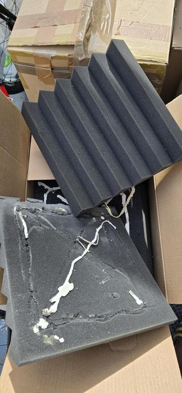Foam audiopanelen -geluidisolatie -10 verhuisdozen vol! beschikbaar voor biedingen