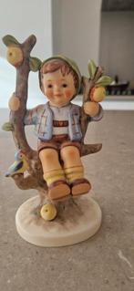 Goebel Beeldje Jongen op Boom 16 cm hoog, Ophalen of Verzenden