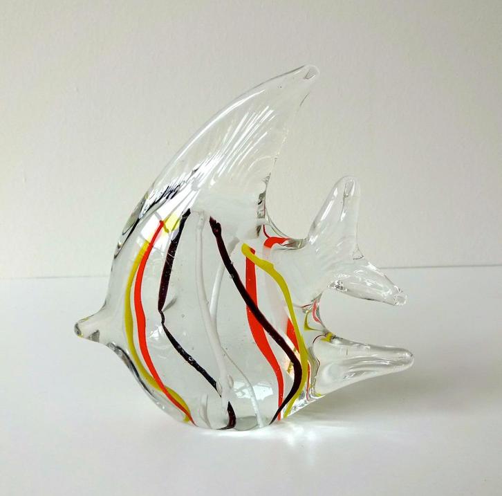 Glazen vis helder slierten in rood geel wit en zwart 2622-g, Antiek en Kunst, Kunst | Designobjecten, Ophalen of Verzenden