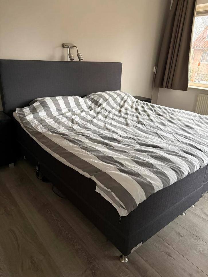 Elektrisch verstelbaar Caresse boxspring 180x200 + topper, Huis en Inrichting, Slaapkamer | Bedden, Zo goed als nieuw, Tweepersoons