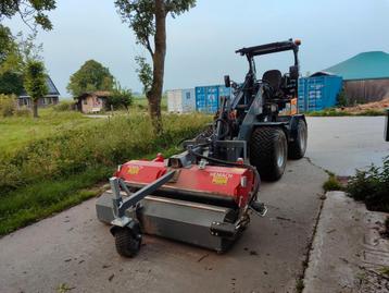 Giant shovel veegmachine 6mnd oud beschikbaar voor biedingen