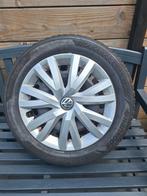 stalen velgen met winterbanden +wieldoppen  golf 7 205x55x16, Ophalen, Gebruikt, 16 inch, Banden en Velgen