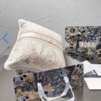 Dior Kussen Nieuw in Doos, Huis en Inrichting, Woonaccessoires | Kussens, Ophalen of Verzenden, Nieuw, Beige, Rechthoekig