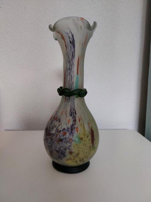 KLEURRIJKE SMALLE VAAS VAN GLAS, Huis en Inrichting, Woonaccessoires | Vazen, Overige kleuren, Minder dan 50 cm, Glas, Ophalen of Verzenden