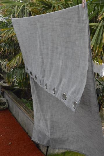 6 inbetween gordijnen grijs / wit met ringen ieder 137/256cm beschikbaar voor biedingen