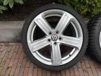 Originele VW Golf 6/7/7.5 R Cadiz 225/40/18 Pirelli winter, Auto-onderdelen, Banden en Velgen, 18 inch, Gebruikt, Banden en Velgen