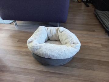 Kattenmand gratis op te halen beschikbaar voor biedingen