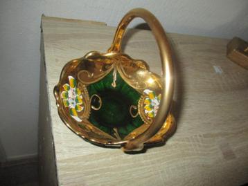 leuk gouden kleur schaaltje beschikbaar voor biedingen