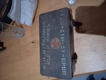 Te koop verbanddoos  beschikbaar voor biedingen