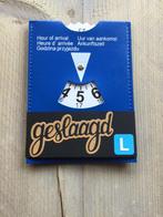 Parkeerschijf met tekst label Geslaagd., Ophalen of Verzenden, Nieuw, Feestartikel, Overige
