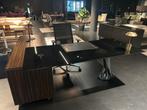 Modern bureau met zwart glazen blad, Huis en Inrichting, Bureaus, Ophalen, In hoogte verstelbaar, Zo goed als nieuw, Bureau