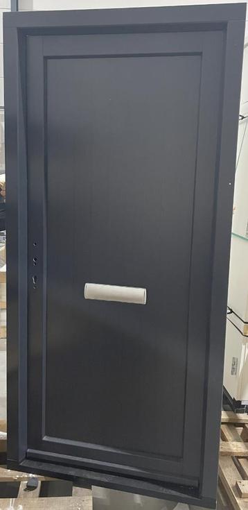 Kunststof voordeur 1050x2200 beschikbaar voor biedingen