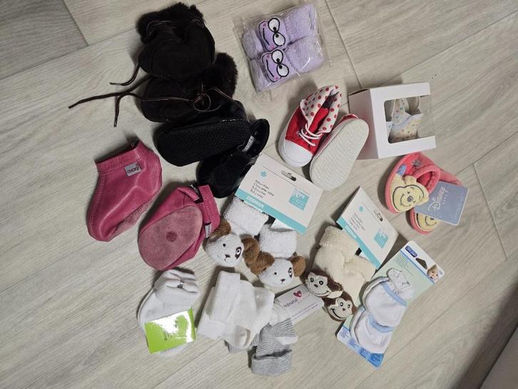 Pakket schoentjes en sokken 0-6 maanden, Kinderen en Baby's, Babykleding | Schoentjes en Sokjes, Zo goed als nieuw, Meisje, Schoentjes