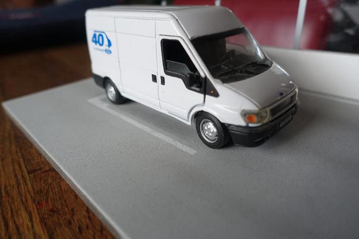 Ford Transit 40 jaar Transit 2005, Hobby en Vrije tijd, Modelauto's | 1:43, Nieuw, Auto, Overige merken, Ophalen of Verzenden