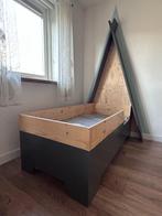 Tipi peuterbed, met matras, lattenbodem in hout & grijs, Ophalen, Gebruikt, 70 tot 85 cm, 140 tot 160 cm