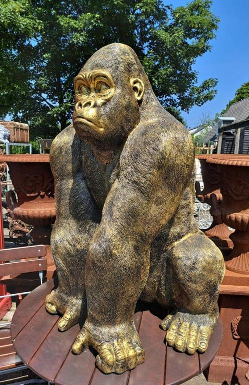 Groot gorilla beeld 110 cm hoog is van kunststof lijkt brons, Antiek en Kunst, Curiosa en Brocante, Ophalen