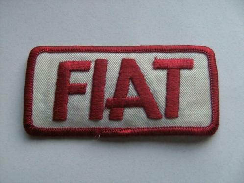 Fiat rood wit 8 bij 4 cm patch badge opnaai, Verzamelen, Automerken, Motoren en Formule 1, Nieuw, Auto's, Ophalen of Verzenden