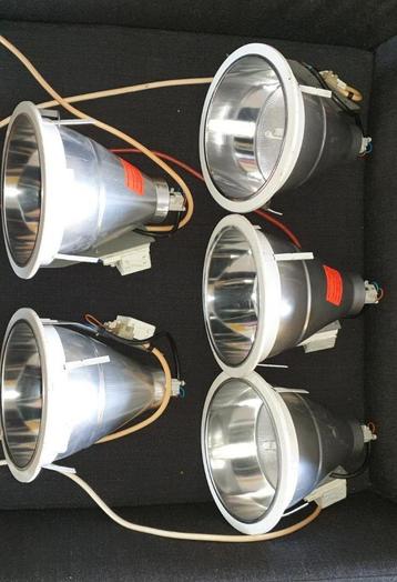 5 Industriele lampen / hanglampen / inbouwlampen beschikbaar voor biedingen