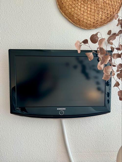 Philips TV (26 inch) + voet, ophangsysteem en ambilight, Audio, Tv en Foto, Televisies, Gebruikt, 60 tot 80 cm, HD Ready (720p)