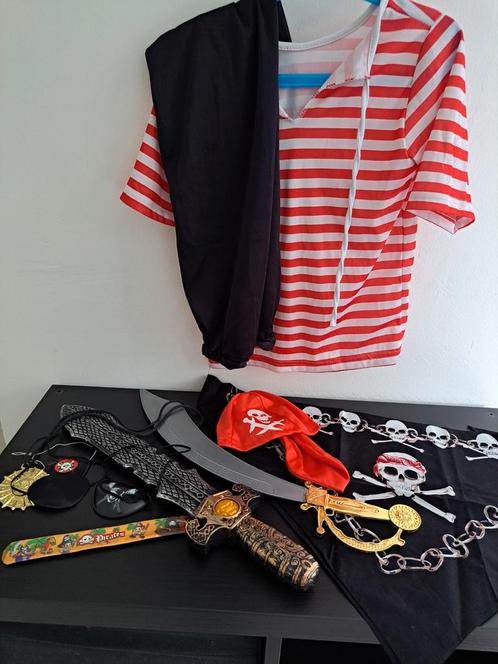 Uitgebreide set verkleedkleren piraat - 6 jaar, Kinderen en Baby's, Carnavalskleding en Verkleedspullen, Gebruikt, Jongen of Meisje