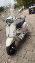 Vespa sprint 2018 11.xxx, Fietsen en Brommers, Scooters | Vespa, Ophalen, Vespa S, Zo goed als nieuw, Benzine