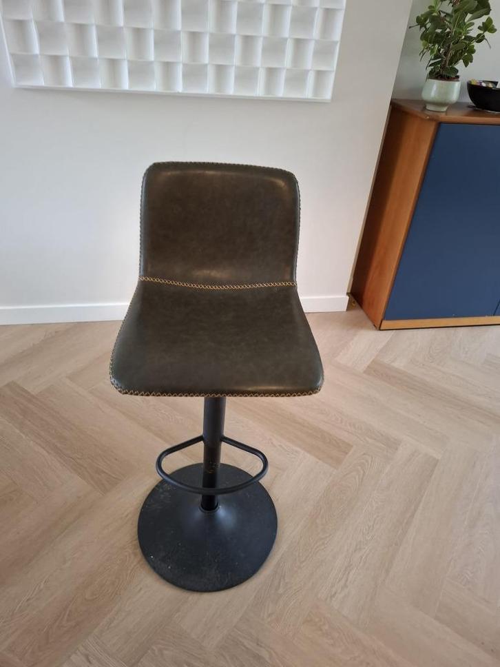 Industriële Barkruk Texas draaibaar eco-leer olijfgroen (2x), Huis en Inrichting, Barkrukken, Zo goed als nieuw, 60 tot 90 cm