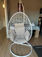 Witte hangstoel met grijze kussens, Huis en Inrichting, Stoelen, Ophalen, Zo goed als nieuw, Wit, Eén