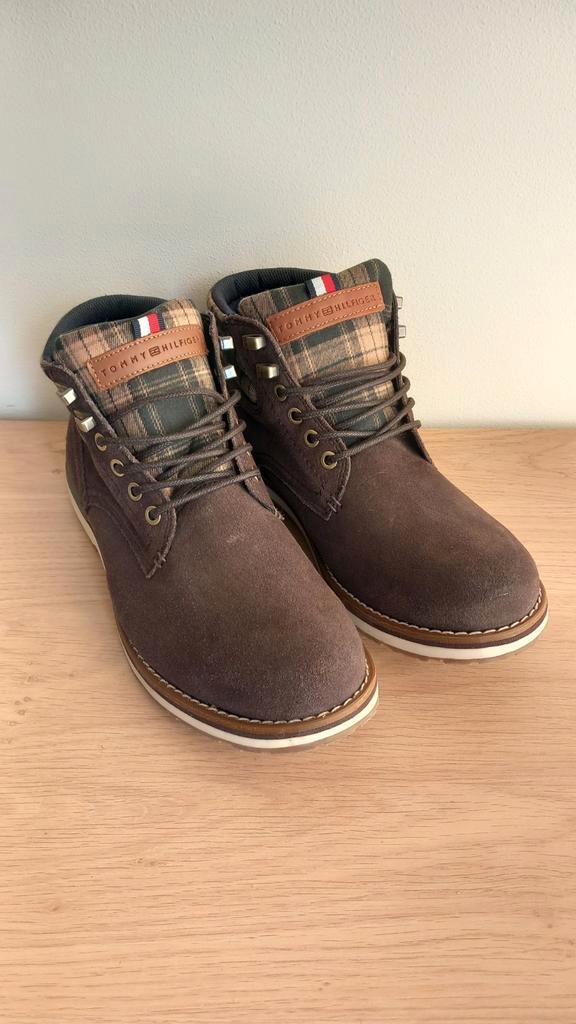 Tommy Hilfiger Boots - Maat 41 NIEUW, Kleding | Heren, Schoenen, Nieuw, Boots, Bruin, Ophalen of Verzenden