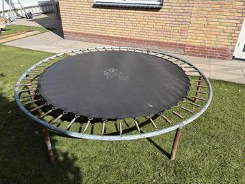 Trampoline met nieuw doek en veren. beschikbaar voor biedingen