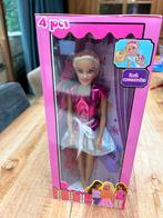 Set van 4 poppen met accessoires, Verzamelen, Poppen, Ophalen of Verzenden, Zo goed als nieuw, Pop