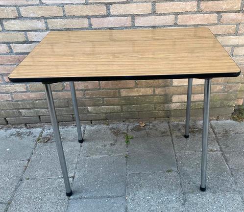 Retro formica tafeltje chromen pootjes bruin jaren 70, Huis en Inrichting, Tafels | Eettafels, Gebruikt, 50 tot 100 cm, Rechthoekig