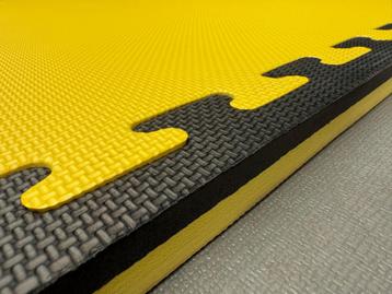 Tatami vechtsport vloer matten 1000x1000x26 geel zwart beschikbaar voor biedingen