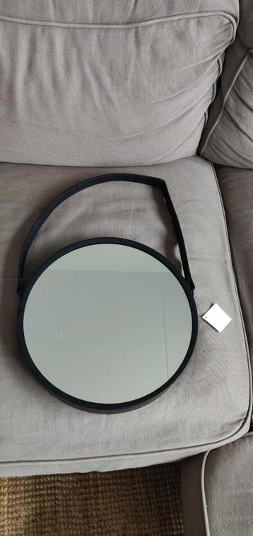 Ronde Spiegel met Riem beschikbaar voor biedingen
