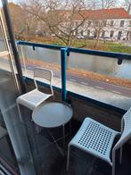 Balkonsetje met 2 stoelen en tafeltje, Tuin en Terras, Kunststof, Gebruikt, Bijzettafel, Tuinset