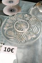 Geëtste glazen taartschotel op voet., Antiek en Kunst, Ophalen of Verzenden