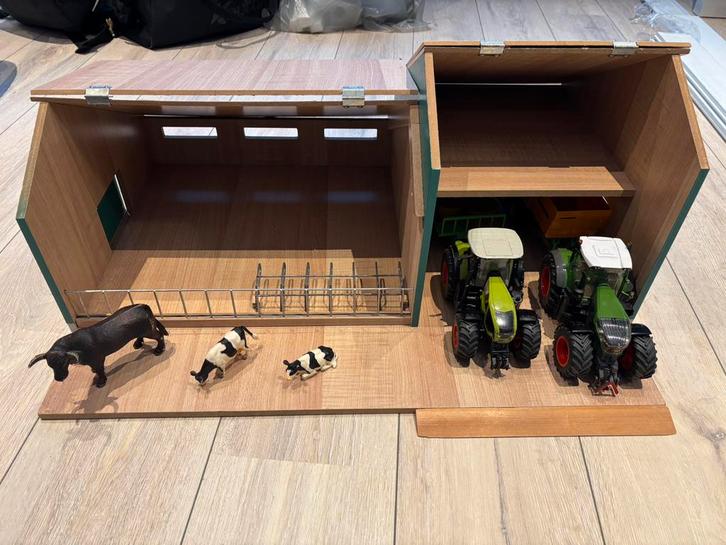 Kids Globe stal met landbouwloods + accesoires, Kinderen en Baby's, Speelgoed | Houten speelgoed, Gebruikt, Overige typen, Ophalen