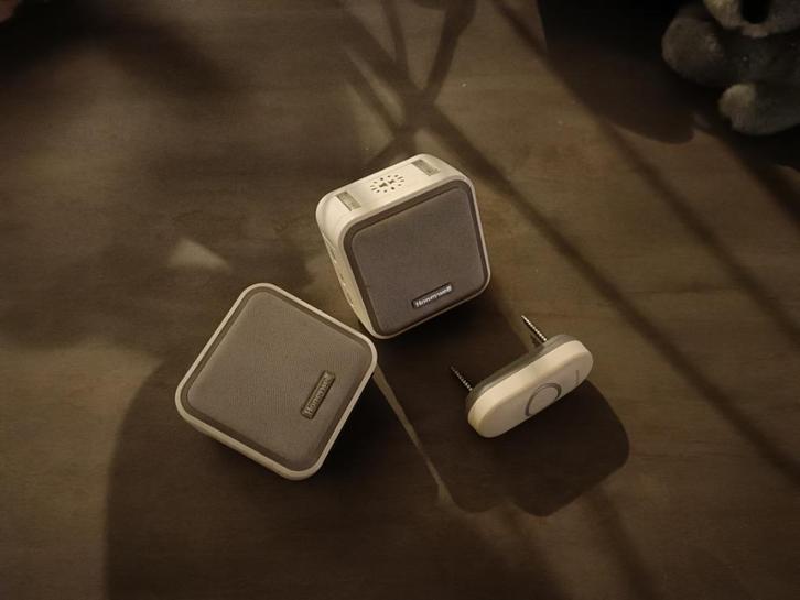 Honeywell draadloze deurbel met 2 ontvangers, Huis en Inrichting, Deurbellen, Gebruikt, Draadloos, Ophalen of Verzenden