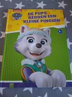boek paw patrol - de pups redden een kleine pinguin, Boeken, Ophalen of Verzenden, Zo goed als nieuw