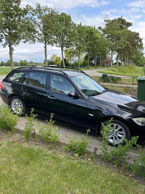 BMW 3-Serie 2.0 318 I Touring 2006. Lekt olie + koppakking, Auto's, BMW, Particulier, 3-Serie, Benzine, C, Stationwagon, Handgeschakeld