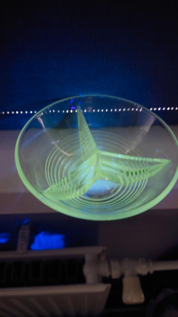 Bakje van mangaan glas, Antiek en Kunst, Antiek | Glas en Kristal, Ophalen of Verzenden