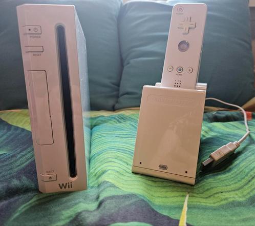 Nintendo wii met accessoires en meer dan 200 spellen, Spelcomputers en Games, Spelcomputers | Nintendo Wii, Gebruikt, Met 2 controllers