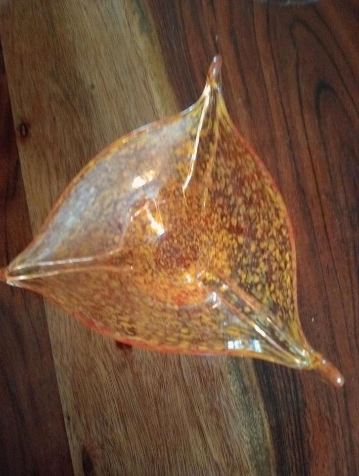 Glazen schaaltje  met unieke vorm, Huis en Inrichting, Woonaccessoires | Schalen en Manden, Gebruikt, Schaal, Overige vormen, Glas