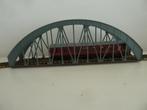 PLASTIC TREIN BRUG 35 cm. + MÄRKLIN BRUG 17 m. € 7.00, Hobby en Vrije tijd, Modeltreinen | Overige schalen, Gebruikt, Gelijkstroom of Wisselstroom