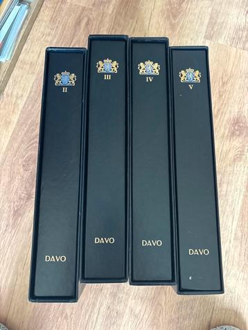Postzegelcollectie Nederland in Davo Luxe Albums beschikbaar voor biedingen