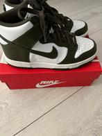 Nike Dunk High Kaki Cargo 37,5, Ophalen of Verzenden, Zo goed als nieuw, Groen, Sneakers of Gympen